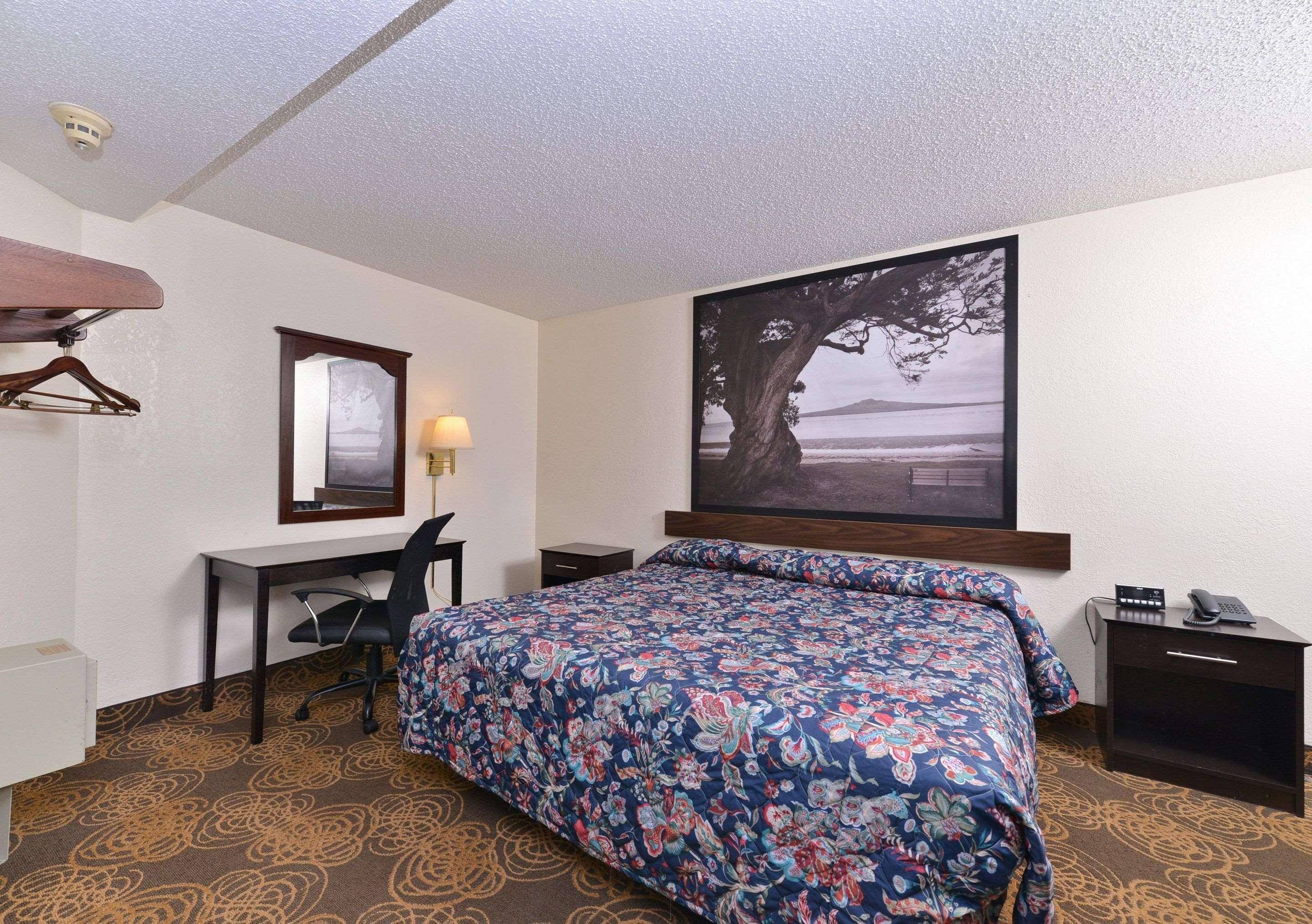 Rodeway Inn Waukegan - Gurnee Экстерьер фото